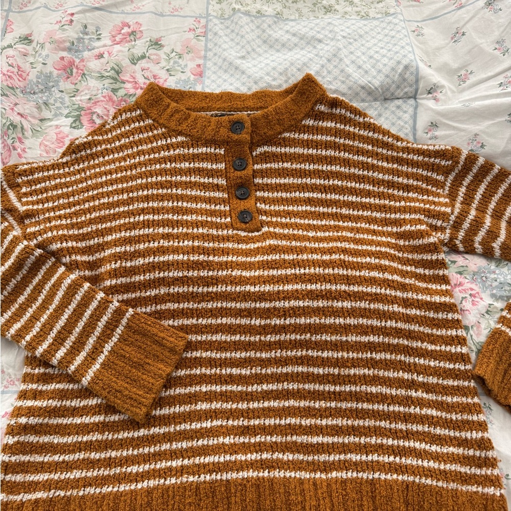 American Eagle Outfitters Mustard and Cream Sweater
